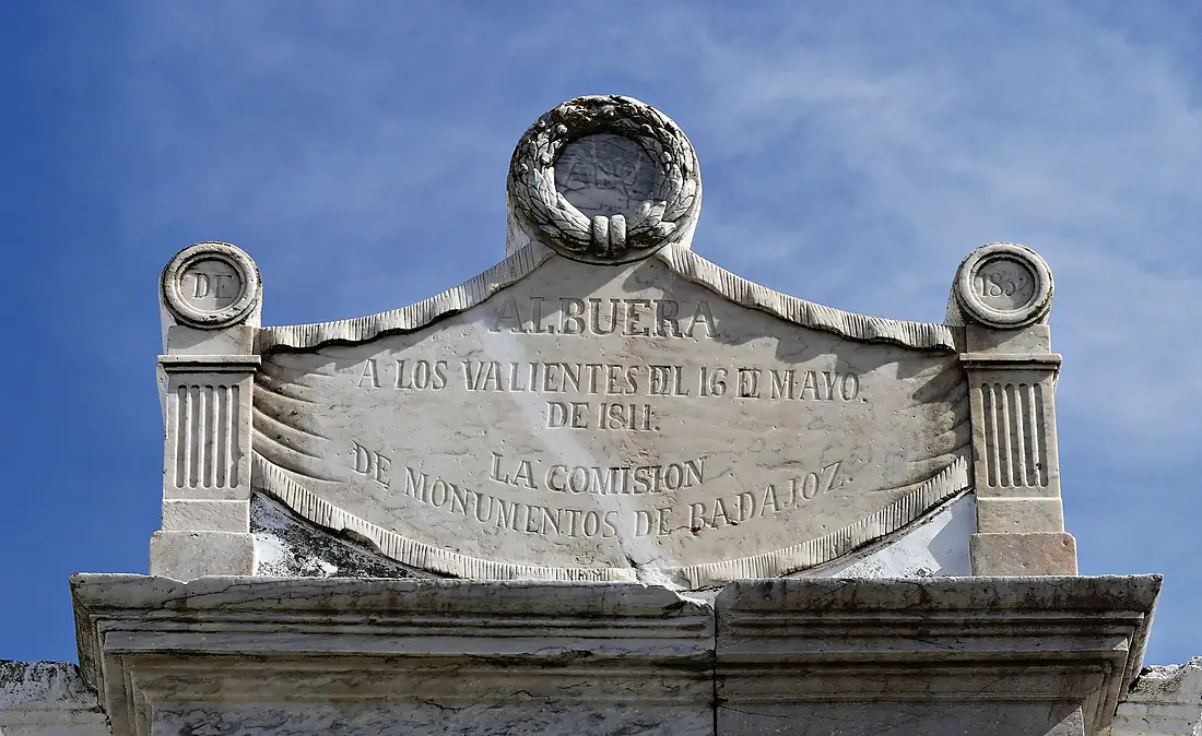 Batalla de La Albuera – Monumento al General Castaños, Frontispicio