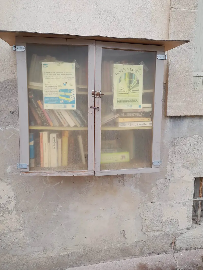 Capestang - Boulevard Jules Guesde - boîte à livres