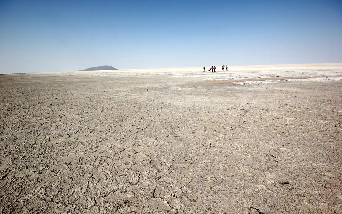 Salt desert, Great Rann of Kutch (16494913578)