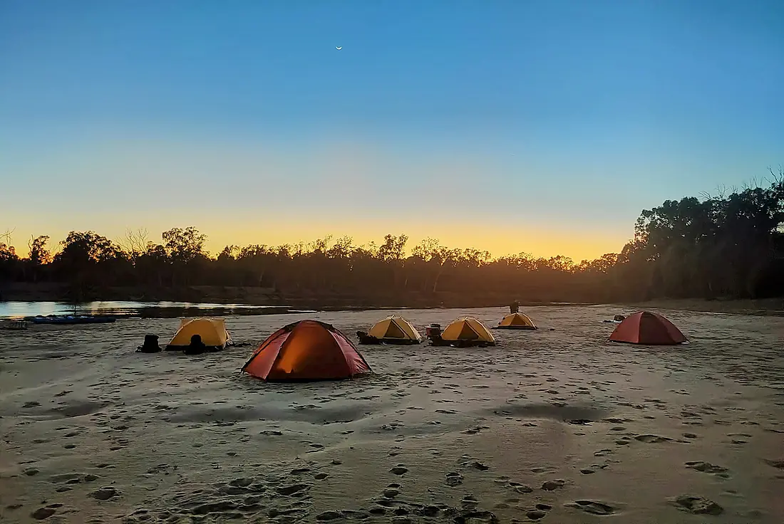 Sunrise, camping on Murray River Beach
