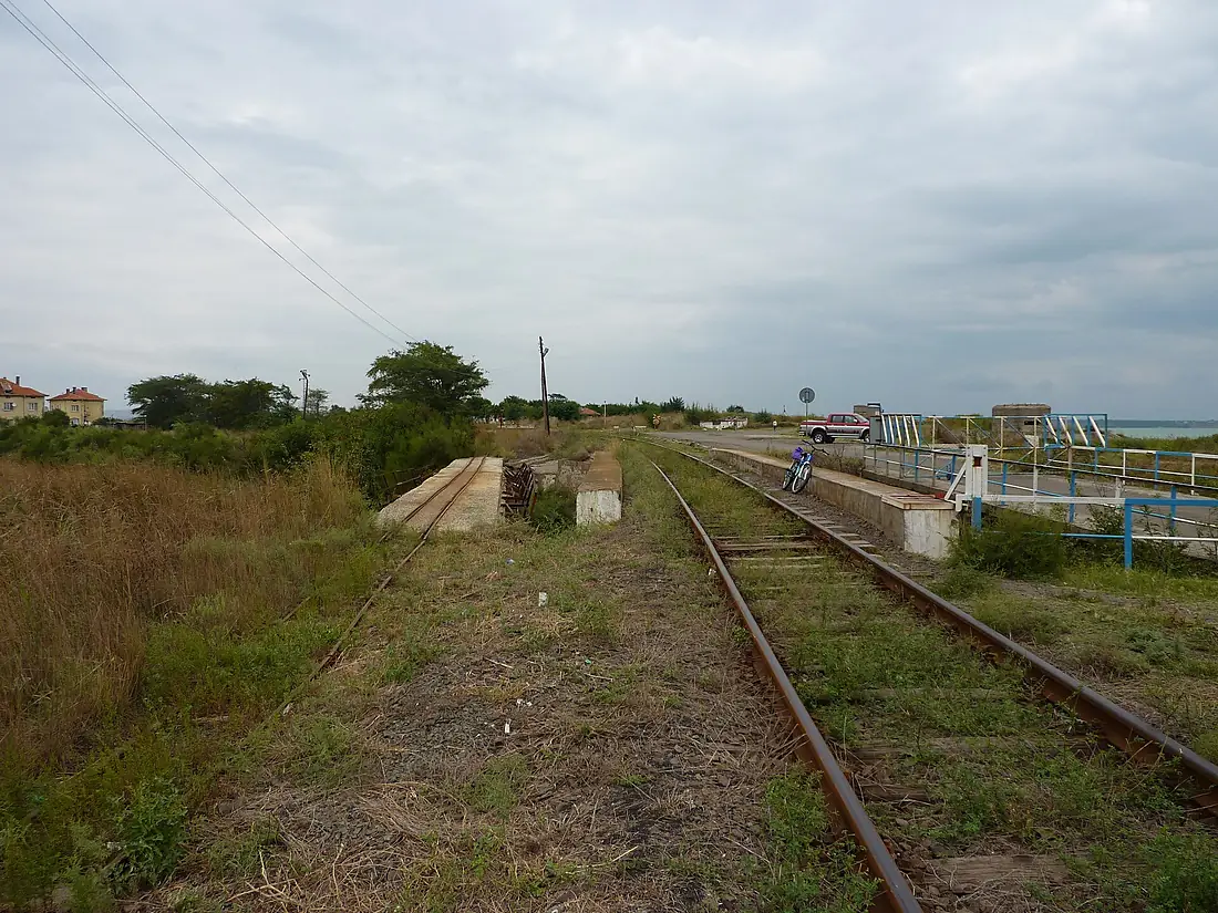 Atanasovsko Lake - rail tracks - P1020294