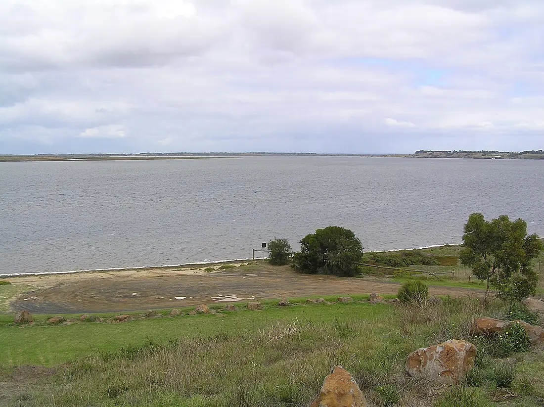 Lake Connewarre from Brinsmead Lane 02