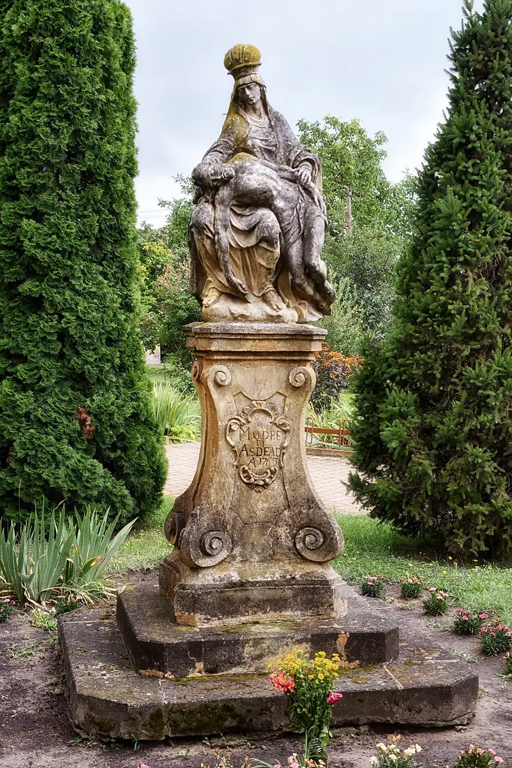 Izsák, Pietà-szobor 2020 02