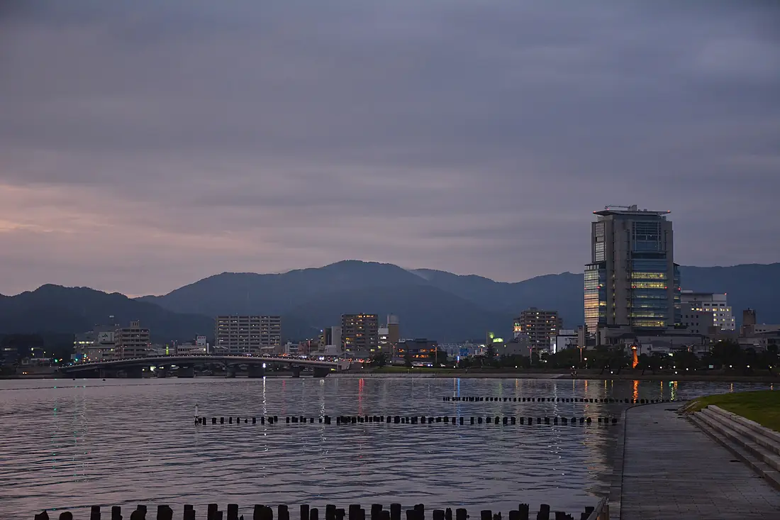Matsue at Lake Shinji in the evening 水の都松江