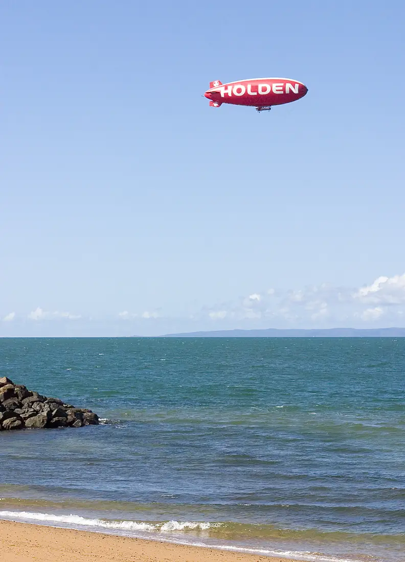 Blimp over Moreton Bay-01+ (464852961)