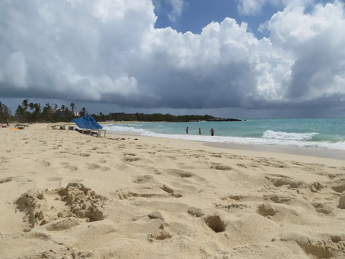 Mullet Bay (after Gonzalo), St Maarten, Oct 2014 (15710659062)