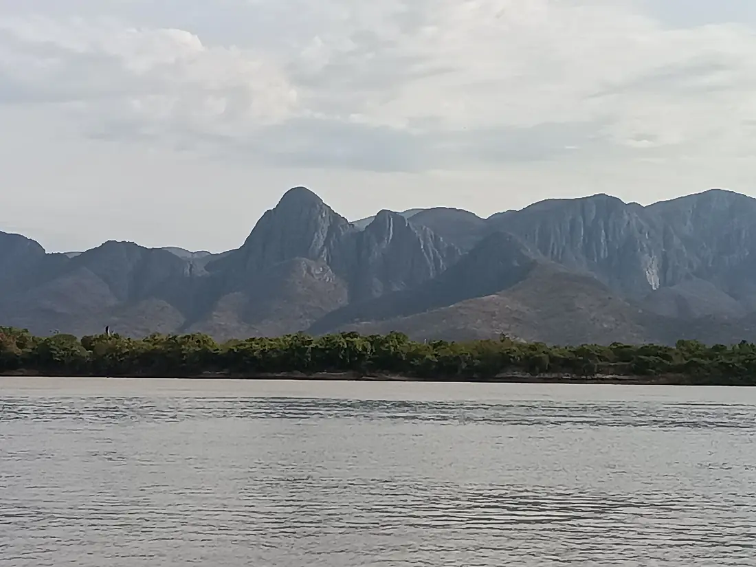 Vista da Serra do Amolar do rio são Lourenço parque nacional do Pantanal matogrossense