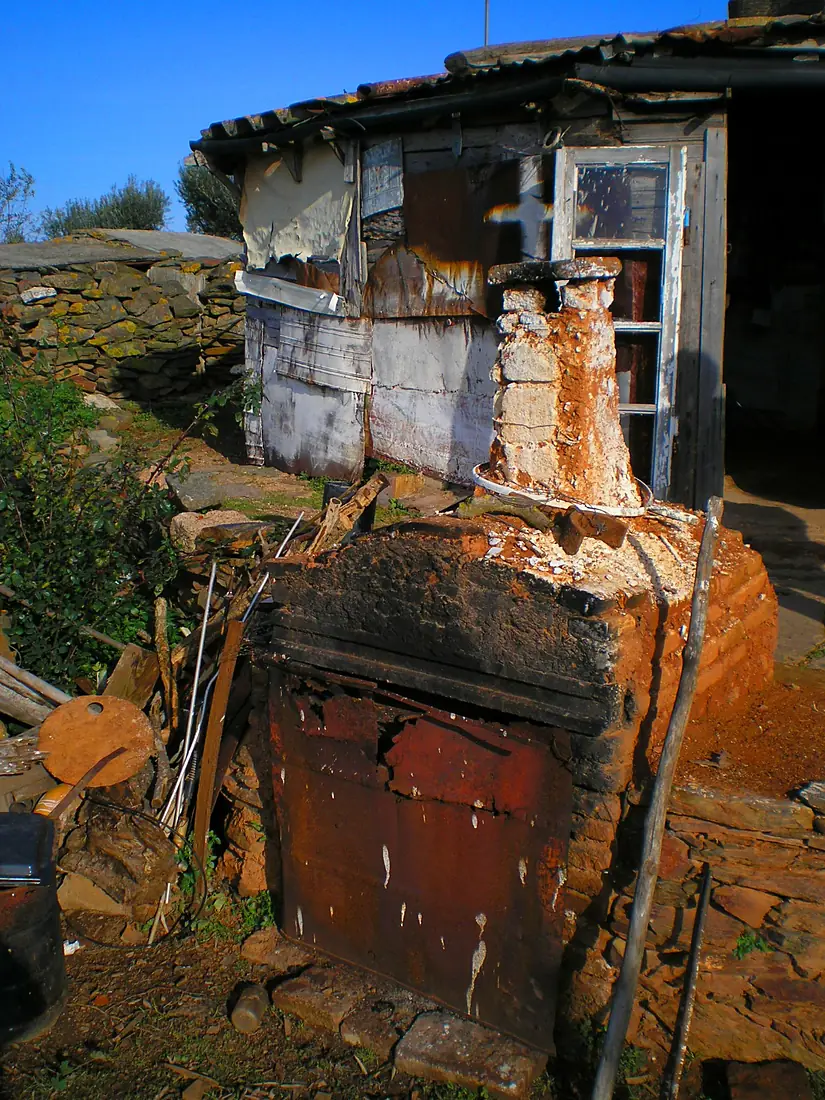 Forno do artesão Vinagre, junto ao Castelo de Veiros - panoramio
