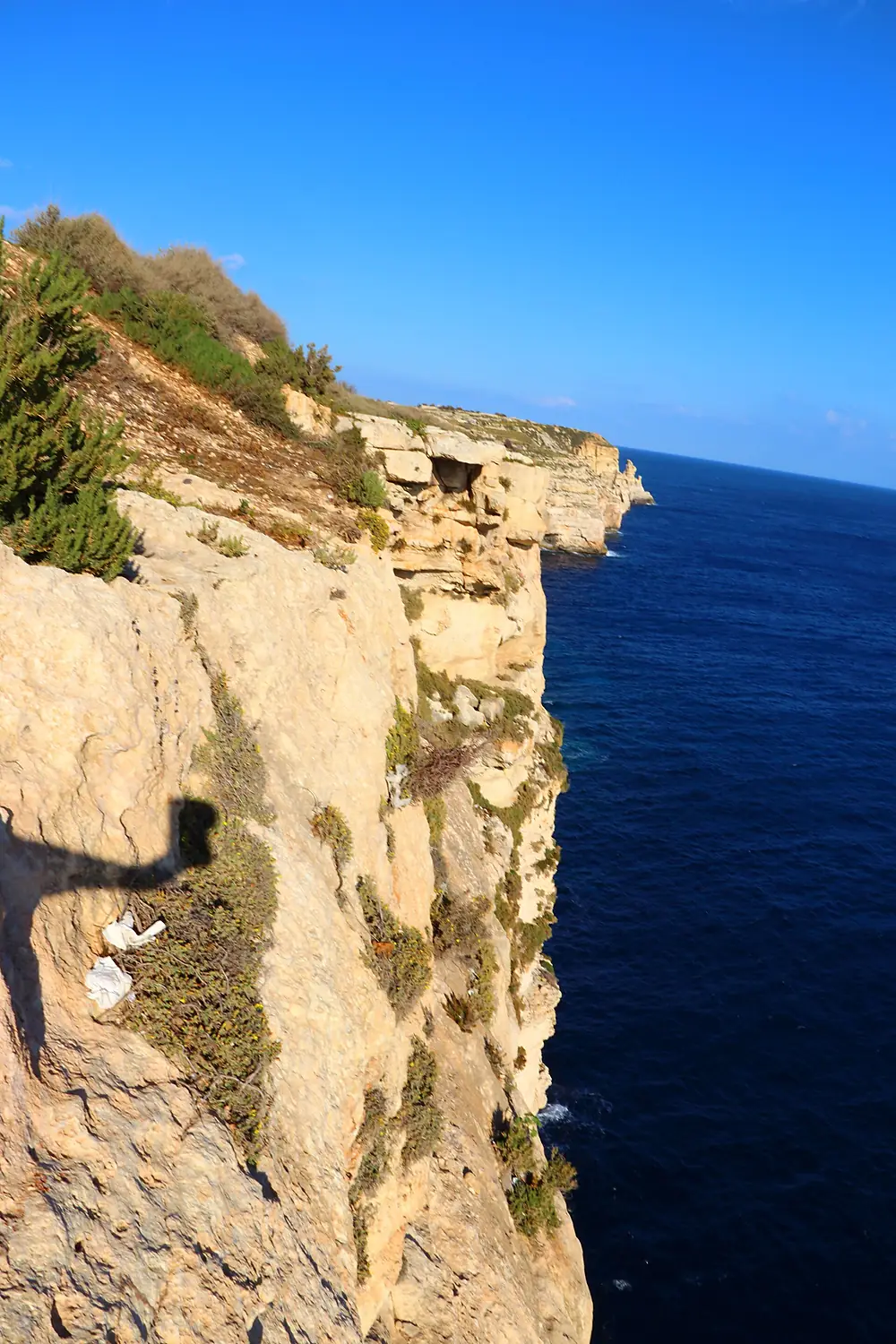 Birżebbuġa Cliffs - panoramio