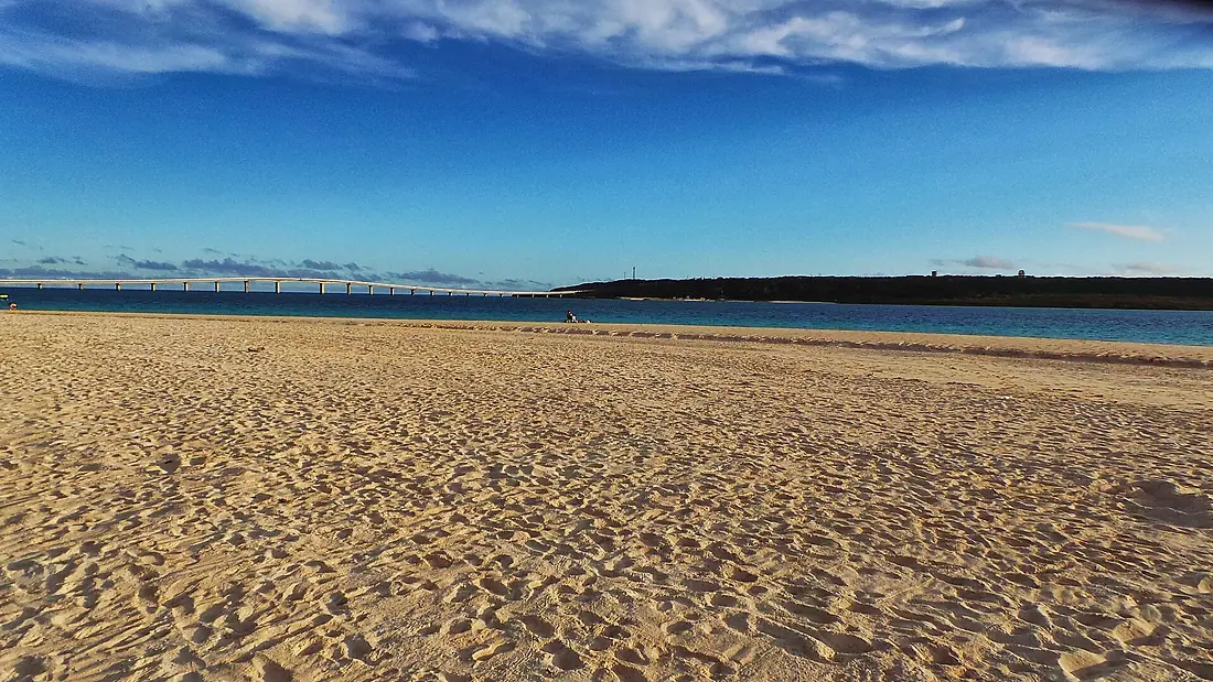 White sand blue water - panoramio